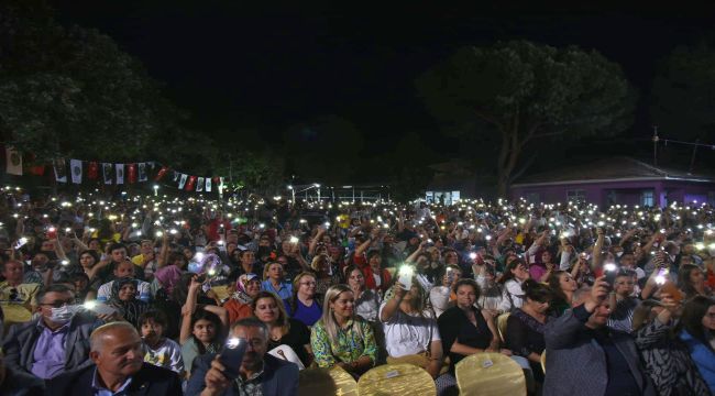 İzmir ve Menemen Çilek Festivaline akın etti