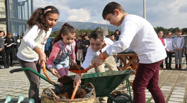 10 bin çocuk toprakla buluşuyor