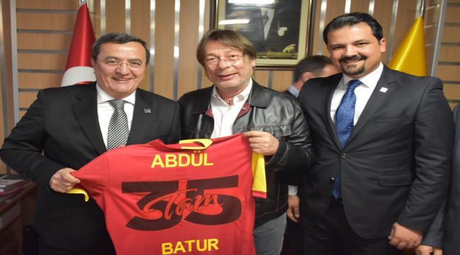 Göztepe’den Batur’a destek