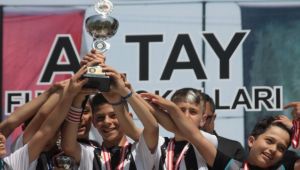 Altay'da siyah beyaz coşkusu