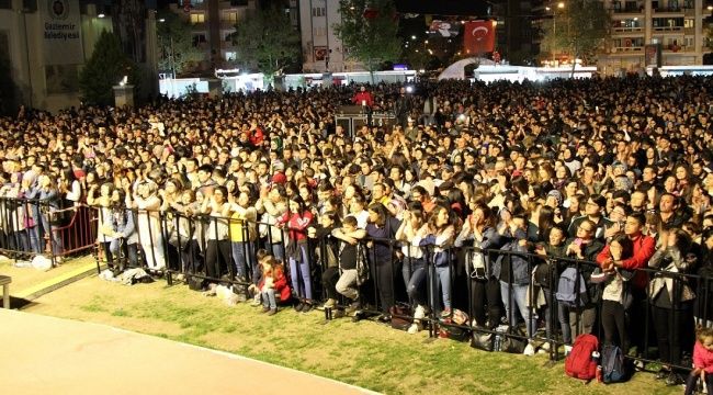 Arda: Atamız iyi ki bugünü çocuklara armağan etmiş