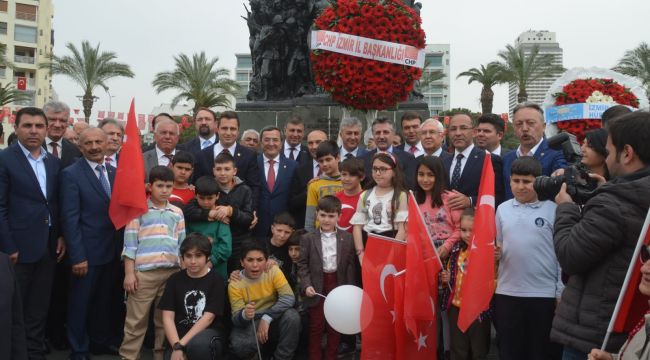 İzmir CHP Örgütü, çifte kutlama yaptı