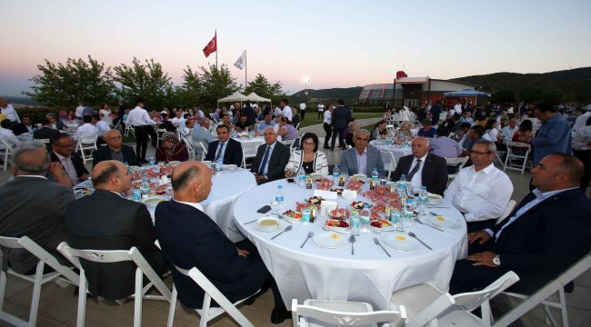 Karabağlar Belediyesi’nden geleneksel birlik beraberlik iftarı