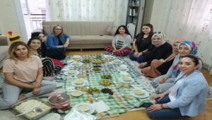 Vekil iftarda öğrenci mutfağına girdi