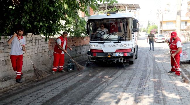 Bayraklı'nın sokakları pırıl pırıl