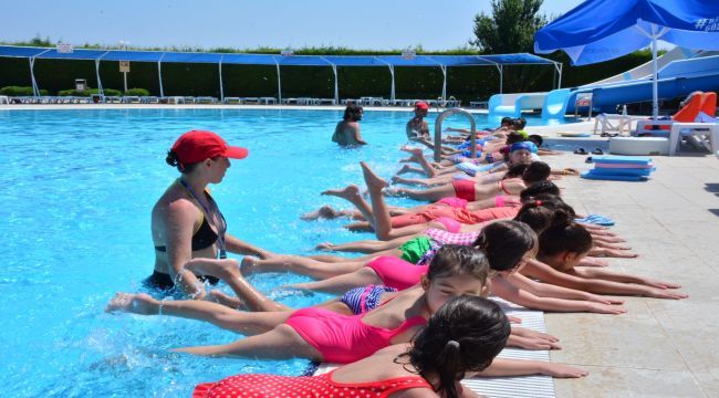 Torbalı Belediyesi’nde yüzme kursları başladı