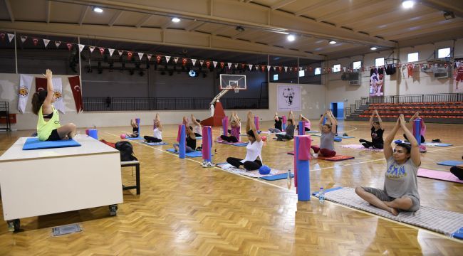 Çiğlili Kadınlar Pilates Kursunda Buluşuyor