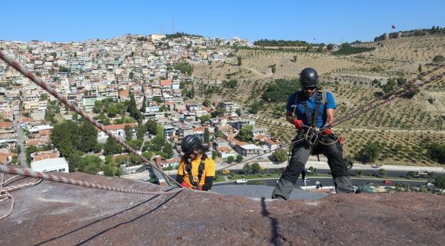 İzmir’in sembolünde temizlik mesaisi 