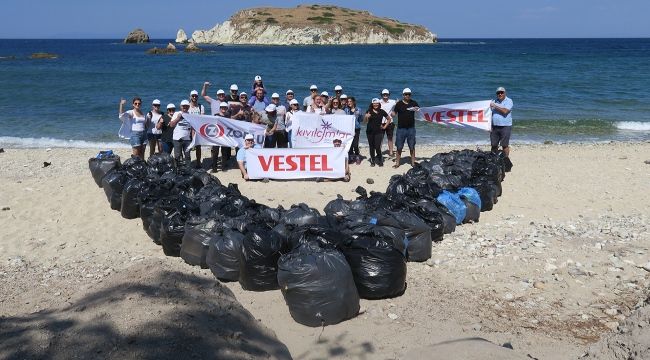 Foça'da kıyı temizliği yapıldı