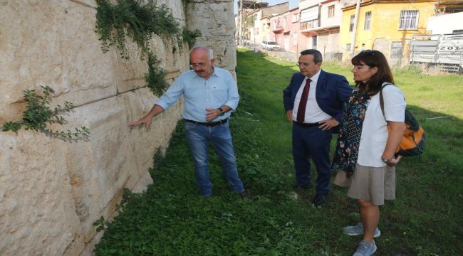 Akdeniz’in yeni antik tiyatrosu Konak’ta doğuyor