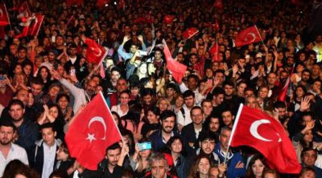 İzmir'de Cumhuriyet Bayramı Kutlamalarında Unutulmaz Final 