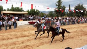 Rahvan At Yarışları rüzgar gibi geçti