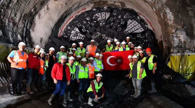 Dev köstebek iki istasyonu birleştirdi