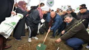 İzmirliler fidan dikim şenliğinde buluştu