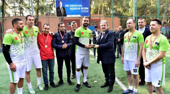 Bornova Belediyesi’nden birimler arası futbol turnuvası