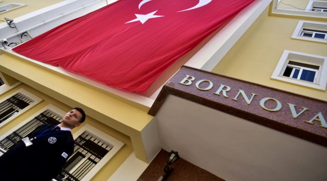 Bornova Belediyesi’nde bayrak nöbeti