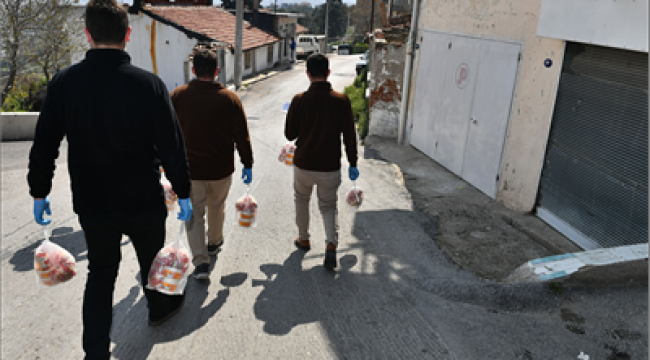  İzmir’de ihtiyaç sahiplerine çorba ve ekmek