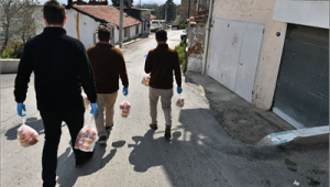  İzmir’de ihtiyaç sahiplerine çorba ve ekmek