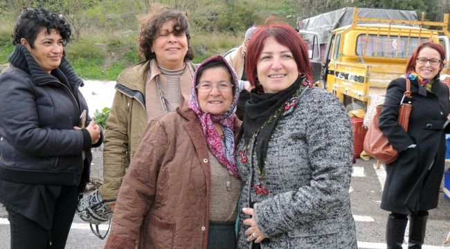 Karaburun Belediyesi’nden yaşlılara market hizmeti 