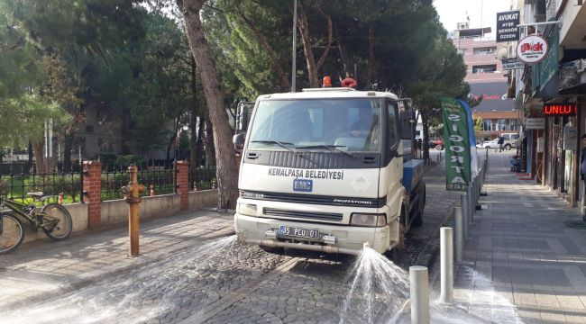 Kemalpaşa’da sokak ve caddeler dezenfekte ediliyor