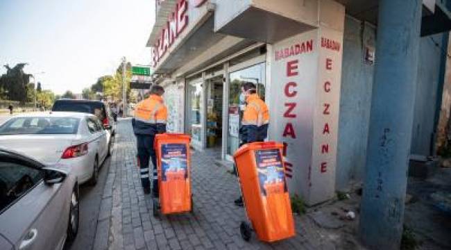 İzmir’de atık maske ve eldivenlere özel tıbbi kova