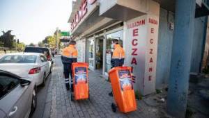 İzmir’de atık maske ve eldivenlere özel tıbbi kova