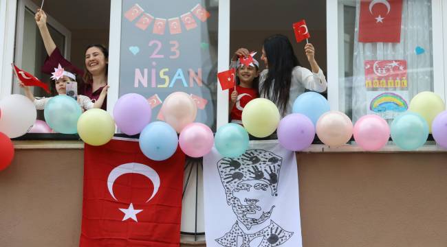 Pırlantalardan 100 yıllık coşku: Balkondan Ata’ya sevgi seli 