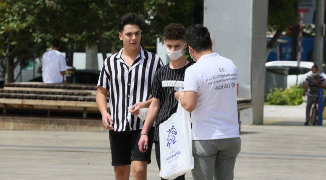 Aydın Büyükşehir Belediyesi Gençlere Binlerce Maske Dağıttı