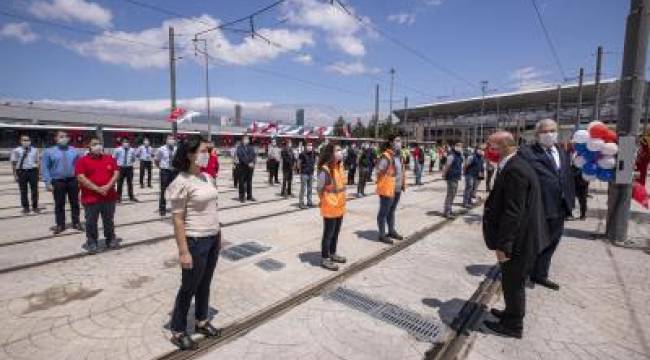  Başkan Soyer sahadaki personelin bayramını telsizle kutladı