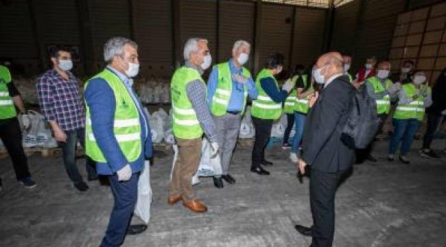 CHP’li meclis üyeleri gıda paketi hazırladı