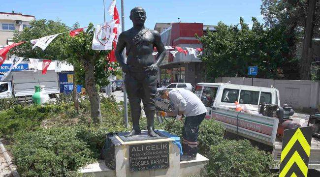 Karşıyaka’nın simge heykelleri bakımda