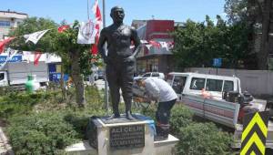 Karşıyaka’nın simge heykelleri bakımda