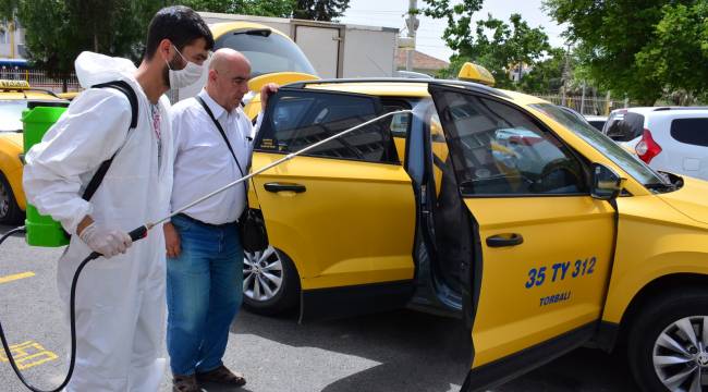 Torbalı’da taksi ve minibüsler dezenfekte edildi