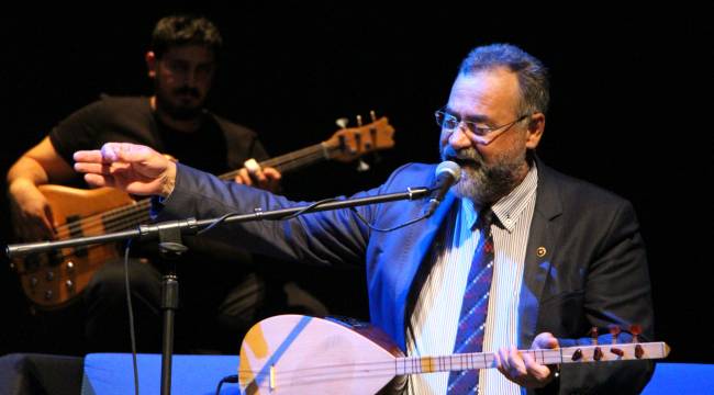 Karşıyaka, Nazım Hikmet’i Tolga Çandar’la selamlıyor