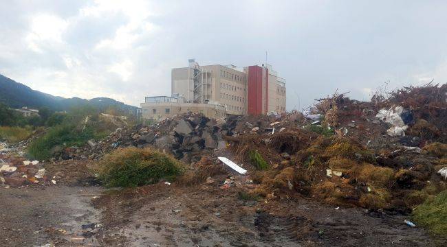 Kemalpaşa’da Hastane Manzaralı Çöplük!