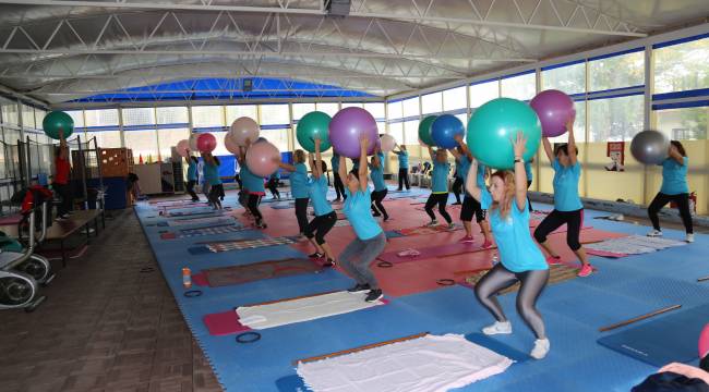 Karabağlar’da spor okulları önlemlerle açıldı