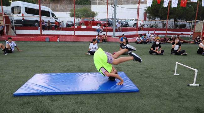 Bayraklılı çocuklar hem spor yaptı, hem eğlendi