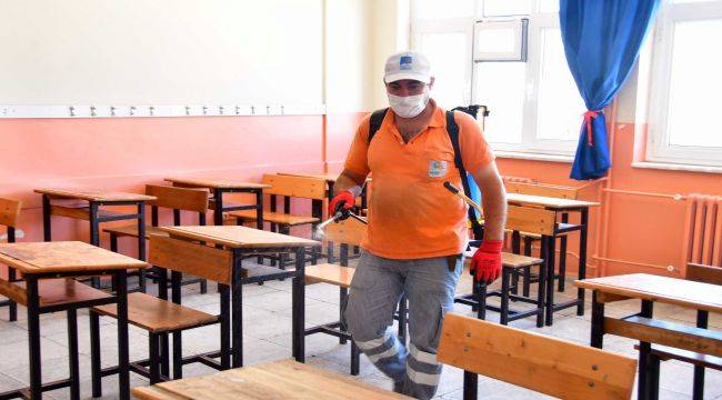 Narlıdere’nin okulları dezenfekte ediliyor