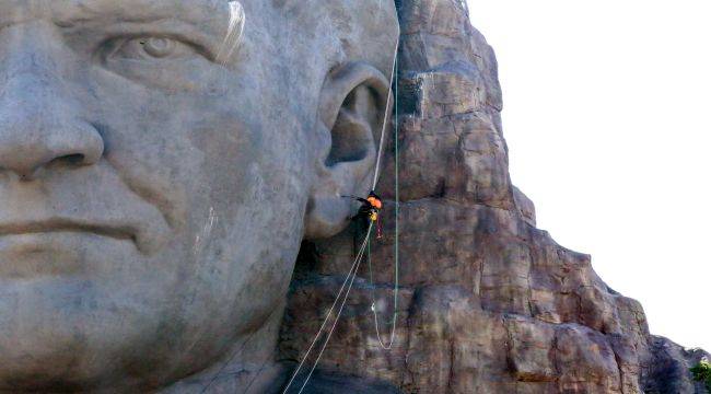 Profesyonel dağcılar Atatürk Maskı’nda bakım yaptı