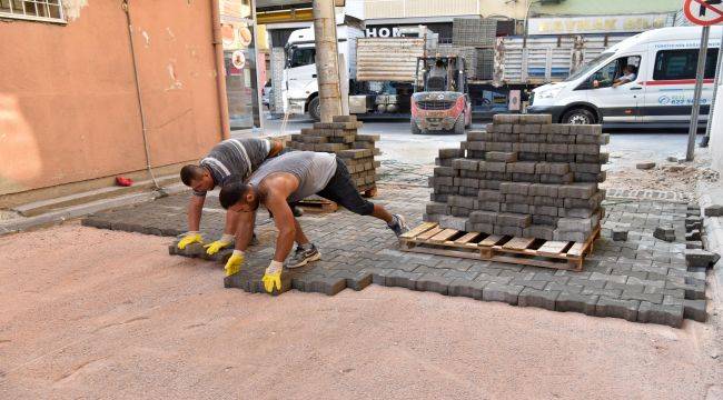 Bornova’ya 100.000 metrekare kilit parke taşı