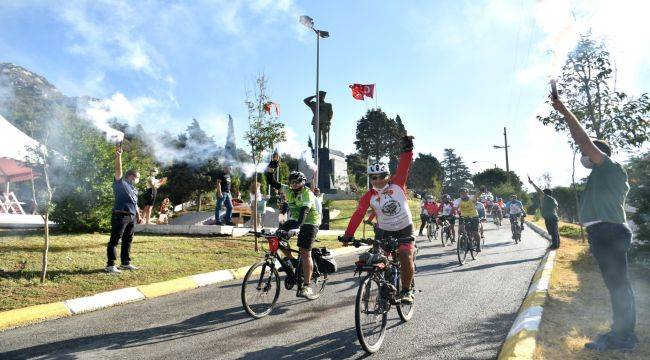 İzmir’in Kurtuluşu Ata’nın kente baktığı yerde kutlandı