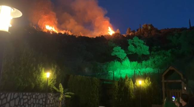 Aydın Büyükşehir Belediyesi İtfaiyesi Söke'de Çıkan Yangına Müdahale Etti