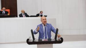 Davada İZSU'nun yanında yer alan CHP'li Bakan, 