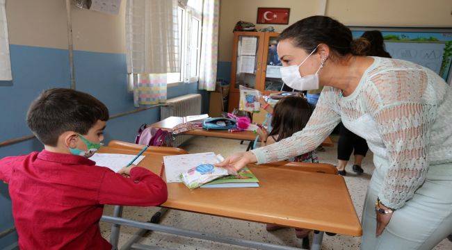 Efes Selçuk Belediyesi'nden Okullara Hijyen Kiti