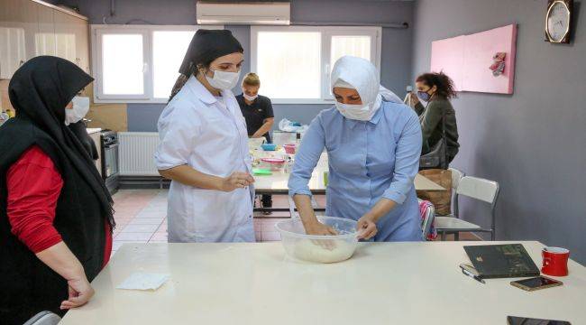 Kadınlar iş hayatı için ilk adımı Buca’da attı