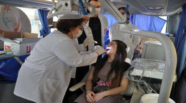 “Ağız ve diş sağlığı bakımında aileler çocuklara örnek olmadır”