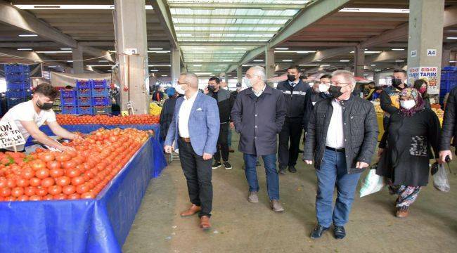 Aliağa Kapalı Pazar Yeri’nde Vatandaşlara Maske, Mesafe ve Hijyen Kuralları Hatırlatıldı