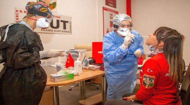 Depremde kendi canını unutan AKUT’u İEÜ Medical Park Unutmadı