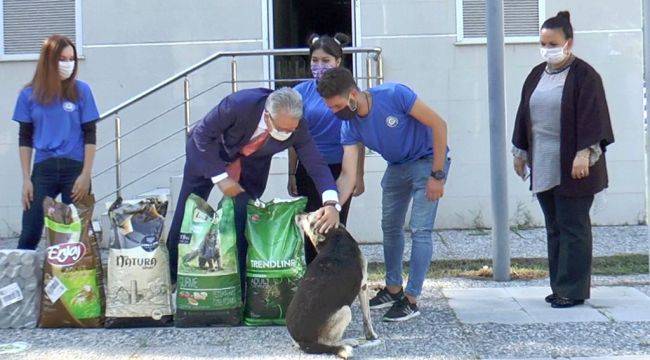 İzmirli gençlerden depremzede can dostlarına yardım eli