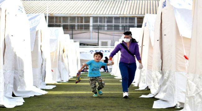 Minik depremzedeler için moral etkinlikleri